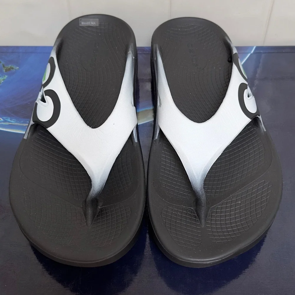 New OOFOS Original Flip Flop Mens 9 Euro 42 Womens size 11 Sandals Thongs No Tag